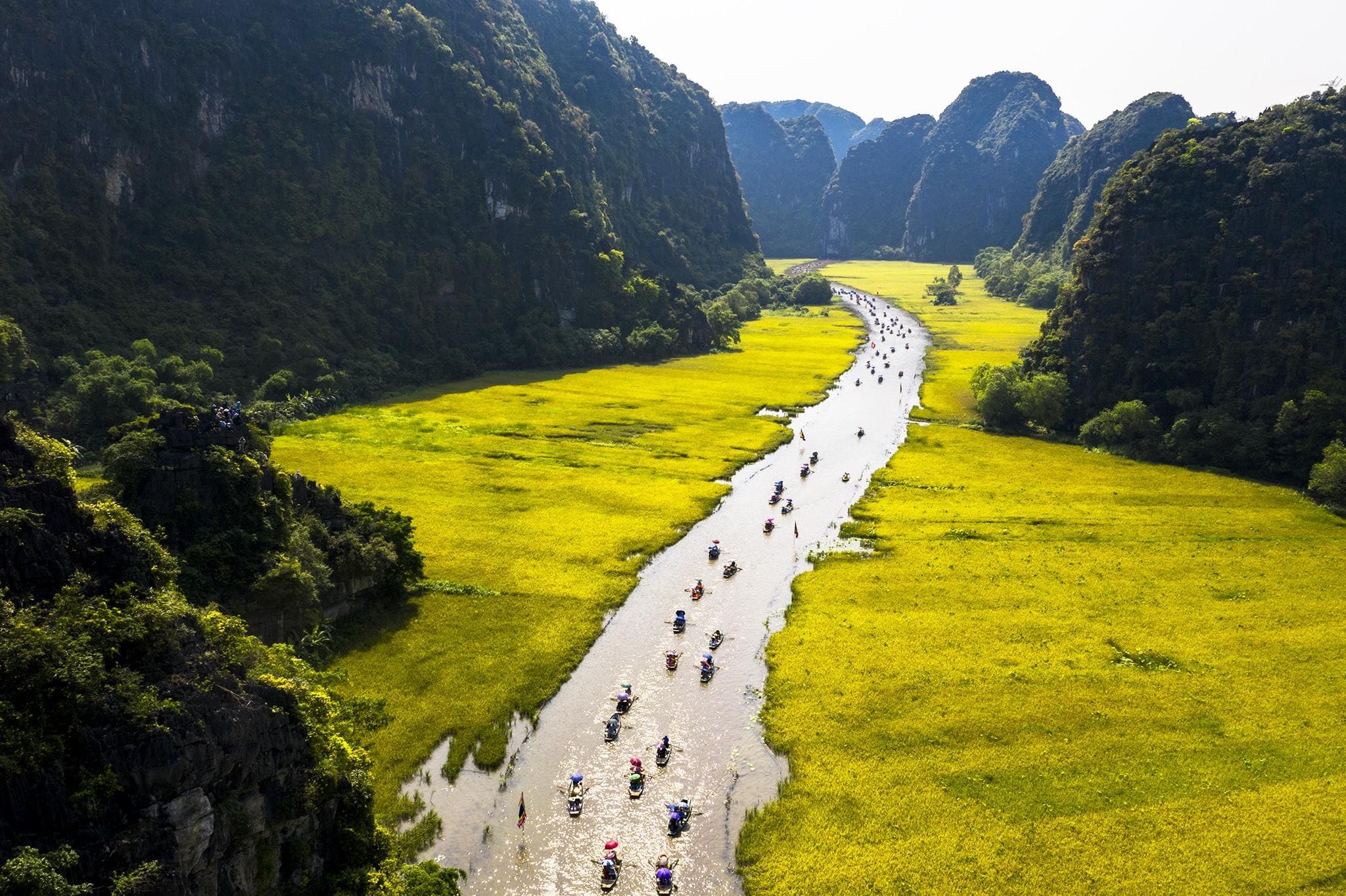 Vẻ đẹp hoang sơ và tĩnh lặng của Tam Cốc