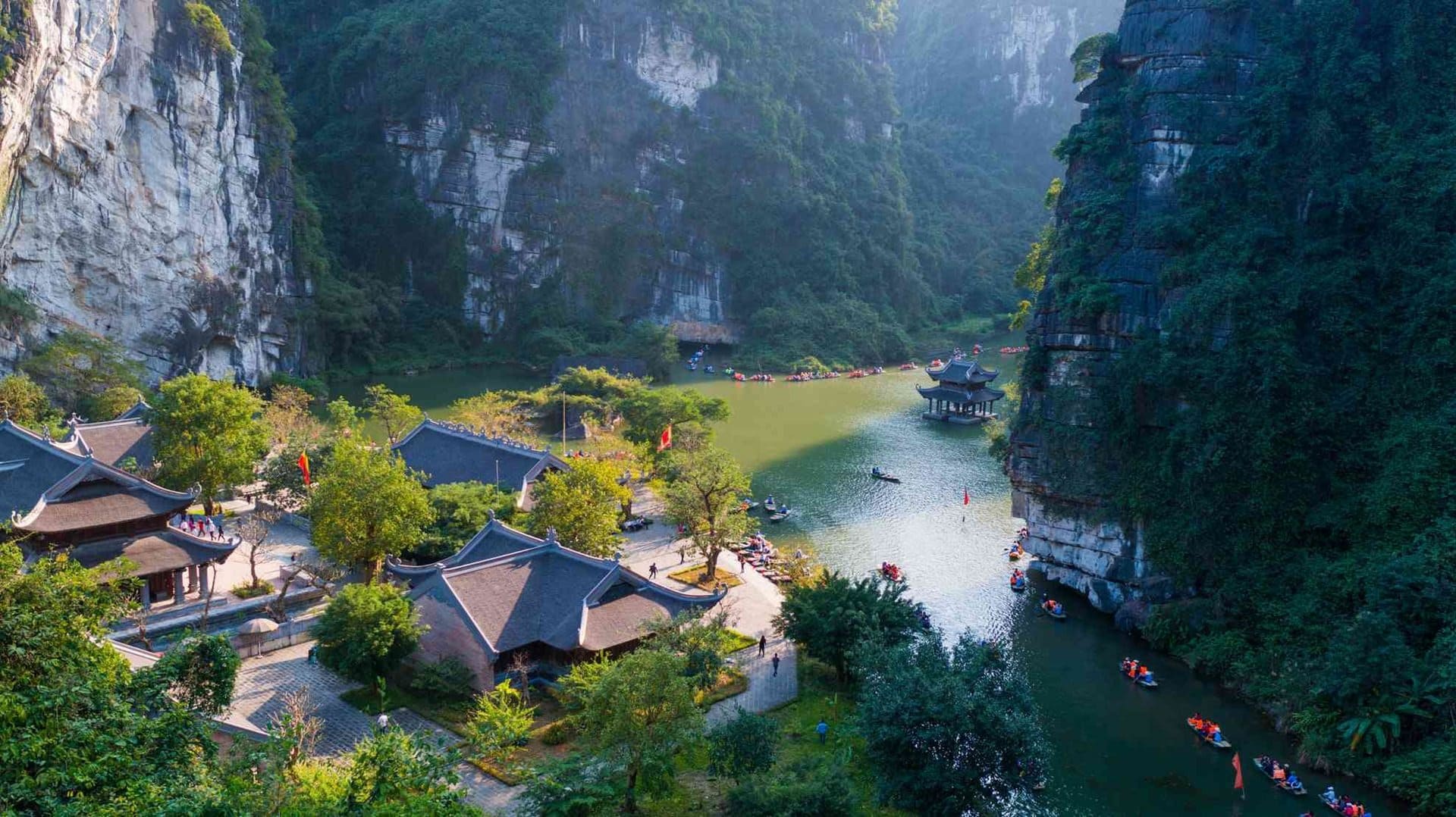 Ninh Bình – "Hạ Long trên cạn" với vẻ đẹp thiên nhiên kỳ vĩ